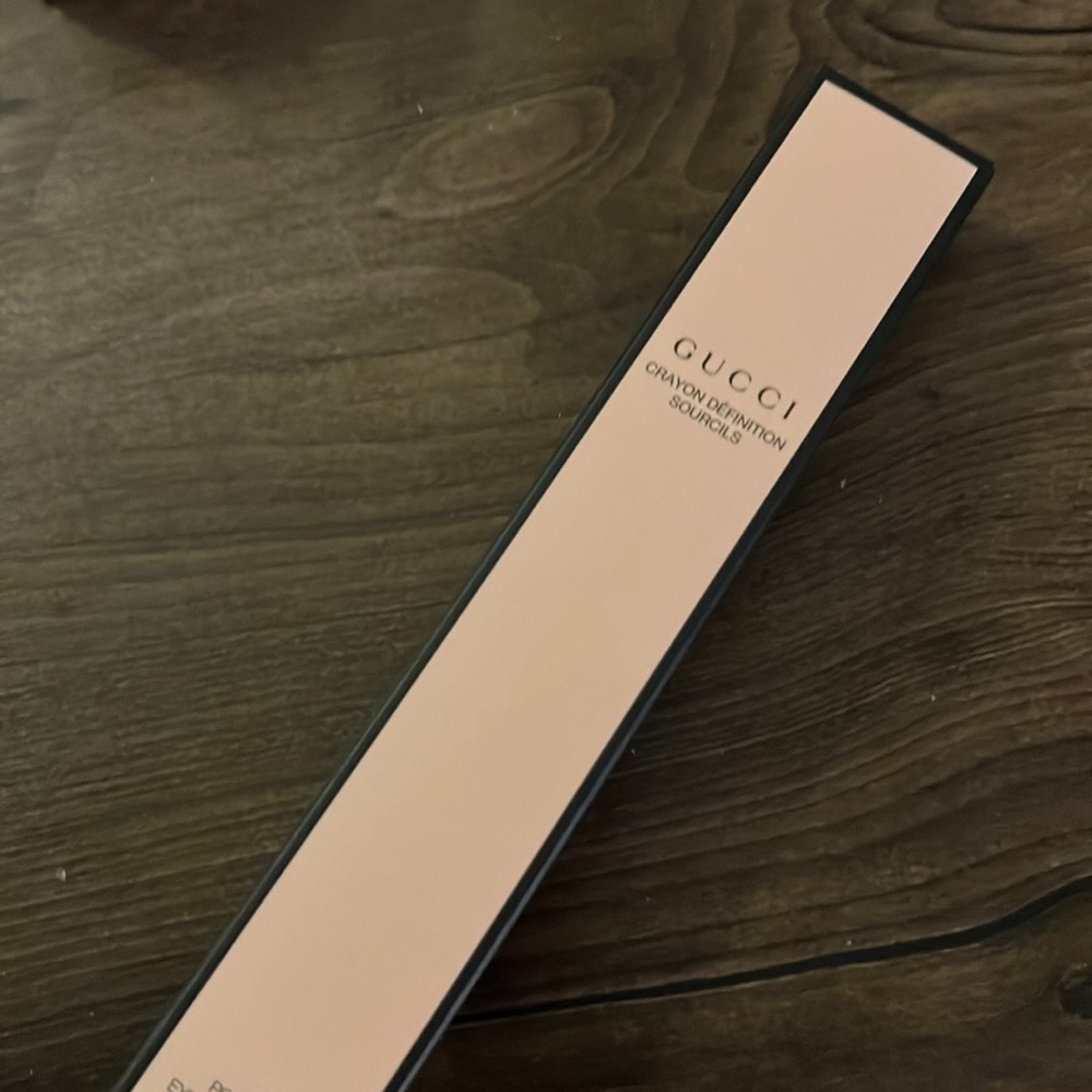 GUCCI
Long Wearing Eyebrow Pencil